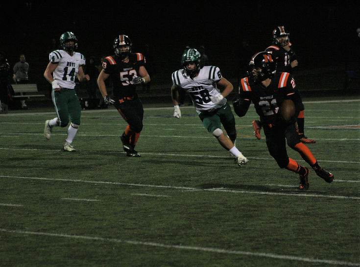  Scrappy, swarming defense leads Mustangs to playoff victory over Novi, 26-14